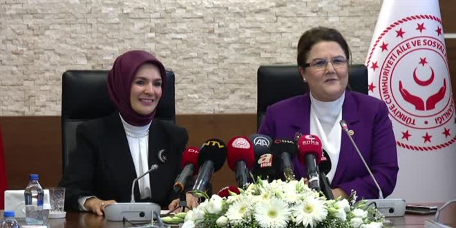 Yeni Aile Bakanı Mahinur Özdemir Göktaş, Derya Yanık'tan devraldı