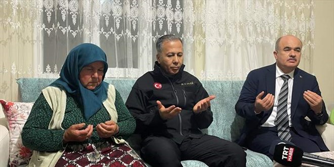İçişleri Bakanı Yerlikaya, selden etkilenen Ladik ilçesinde taziye ziyaretinde bulundu