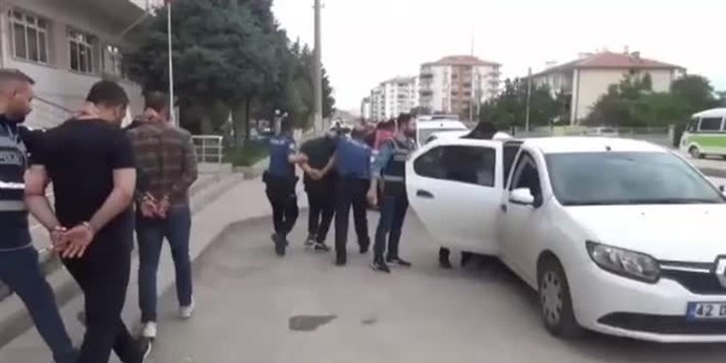 Konya'da 8'i polis 12 kişinin yaralandığı kavgayla ilgili 4 şüpheli tutuklandı
