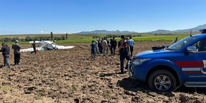 Aksaray'da düşen sivil eğitim uçağındaki 2 kişi yaralandı