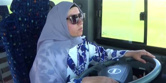 Yüksekova'nın ilk kadın otobüs şoförü seferlere başladı
