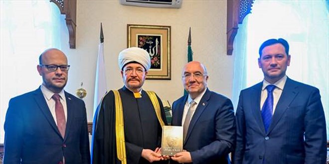 Erdoğan'ın kitabı Rusya Müslümanları Dini İdaresi Başkanı'na verildi