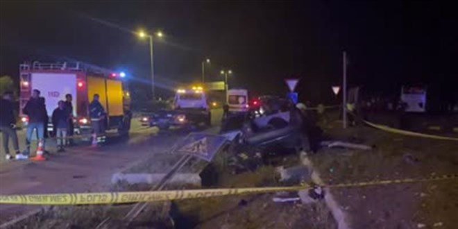 Zonguldak'ta yolcu otobs ile otomobilin arpt kazada 2 kii ld, 2 kii yaraland