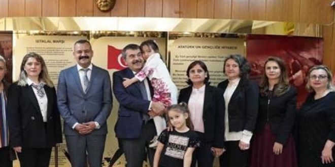 Bakan Tekin: Bir aile ortamı havasında, istişarelerle eğitimi birlikte yöneteceğiz