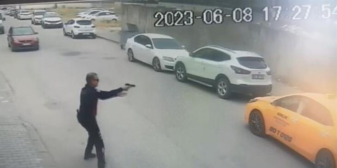 Polise silah doğrultunca bacağından vurulup yakalandı