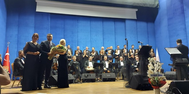 Hazine ve Maliye Bakanlığı TSM korosu Yusuf Nalkesen'in şarkılarıyla kulakların pasını sildi