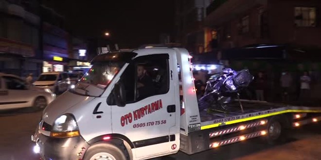 Otomobille çarpışan ekip motosikletindeki 2 polis ağır yaralandı