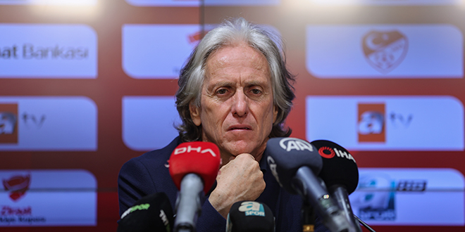 Fenerbahçe Teknik Direktörü Jesus görevini bıraktı