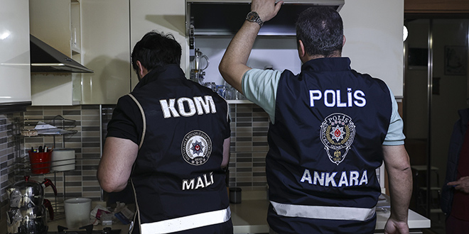 Ankara merkezli 17 ilde dolandırıcılara yönelik şafak operasyonu