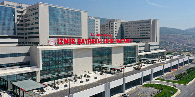 İzmir Bayraklı Şehir Hastanesi hasta kabulü için gün sayıyor