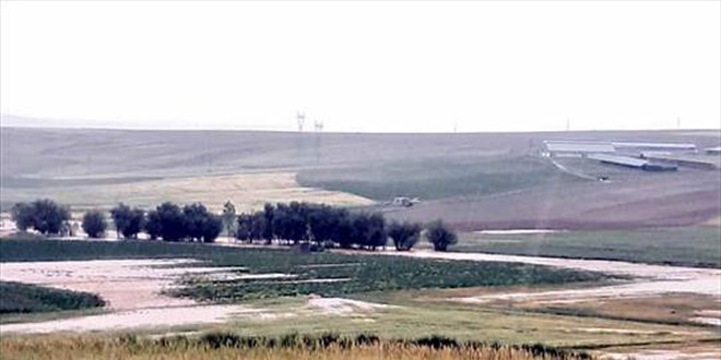 Kırıkkale'de sağanak nedeniyle dereler taştı, arazileri su bastı