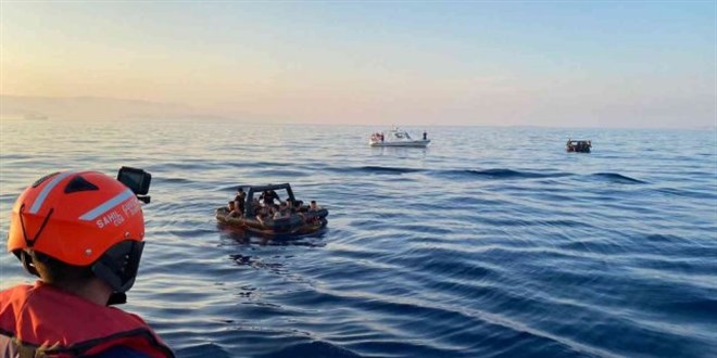 5 eski asker, 1 eski öğretmen tekneyle kaçarken yakalandı