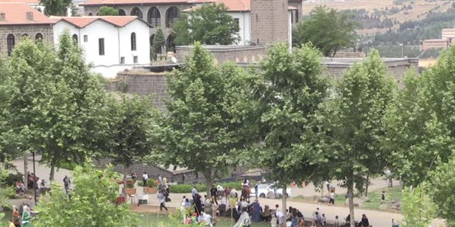 YKS'ye girecek öğrenciler Hz. Süleyman Camisi'nde dua etti