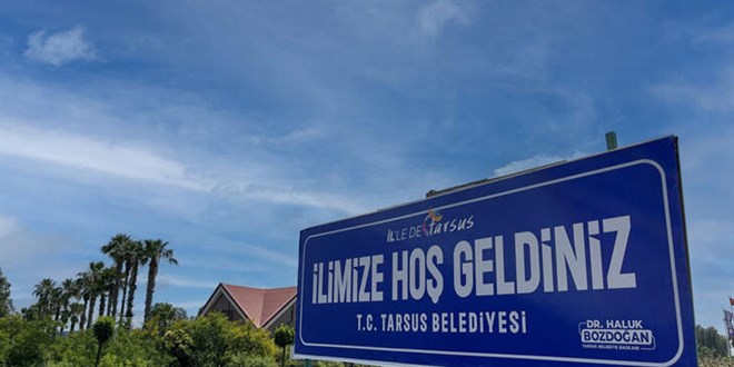 İl olmayı bekleyen ilçede 'İlimize hoş geldiniz' tabelası asıldı