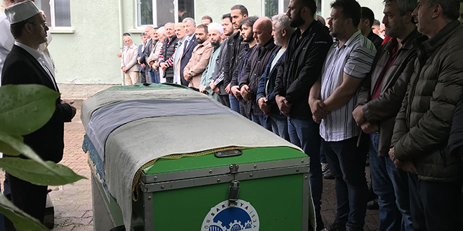 Kızını YKS'ye yetiştirmek isterken kazada ölen babanın cenazesi defnedildi