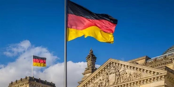 Almanya'dan yeni adm: Turist vizesiyle giden ie girebilecek