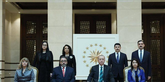 Büyükelçilerden Cumhurbaşkanı Erdoğan'a güven mektubu