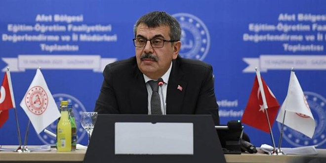 'Türkiye Yüzyılı'nı inşa edeceksek sivil toplumdan akademiye kadar her alanda başlatmamız gerekiyor'