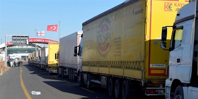 Türkiye'nin Gürcistan'a açılan sınır kapılarında tır yoğunluğu oluştu