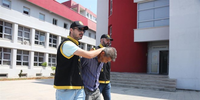 Nineyi darp edip 70 lira gasp etti, yakalanınca 'Ayağım takıldı üzerine düştüm' dedi
