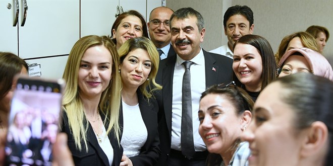 Bakan Tekin'den 'öğretmen atamaları' açıklaması