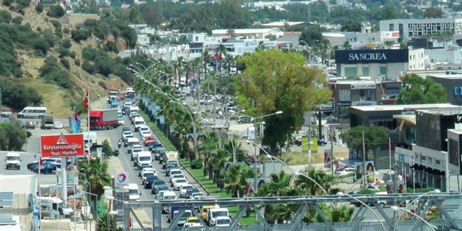 1 günde 25 bin araç giriş yaptı, 5 dakikalık yol 45 dakikaya çıktı