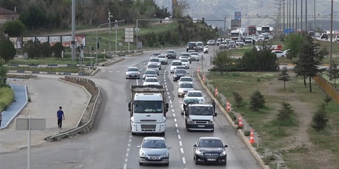 43 ilin geçiş güzergahında trafik yoğunlaştı