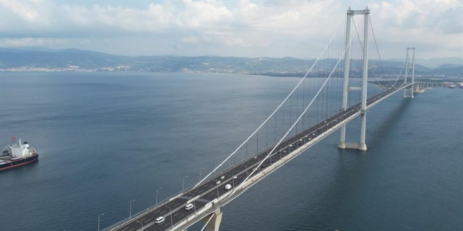 Osmangazi Köprüsü ve İstanbul-İzmir Otoyolu'nda bayram tatili yoğunluğu sürüyor