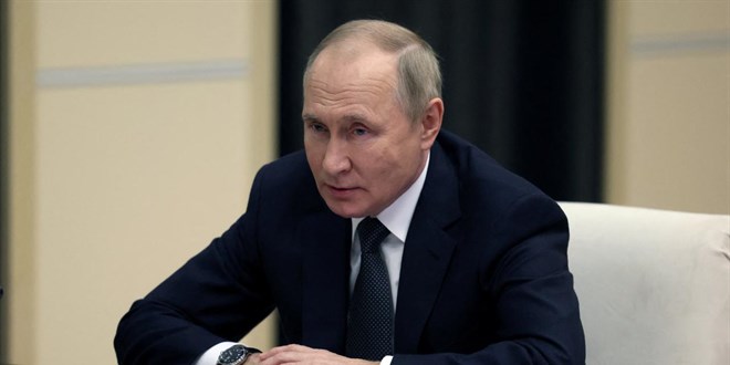 Putin, hkmllerin askere alnmasna ilikin yasay imzalad