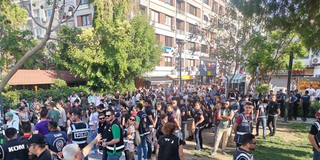 zmir'de LGBT yryne polis mdahalesi: 50'nin zerinde gzalt