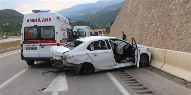 Amasya'da trafik kazasnda 3 kii yanarak ld