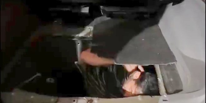 Göçmenin pes dedirten kaçış planı: Gizli bölmede yakalandı