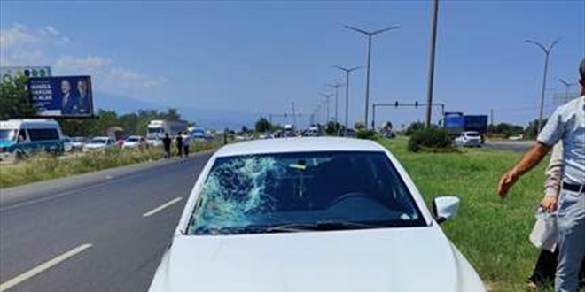 Manisa'da otomobilin arpt yaya hayatn kaybetti, olu ar yaraland