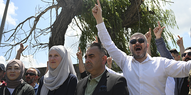İBB'nin Feshane'de açtığı sergi protesto edildi