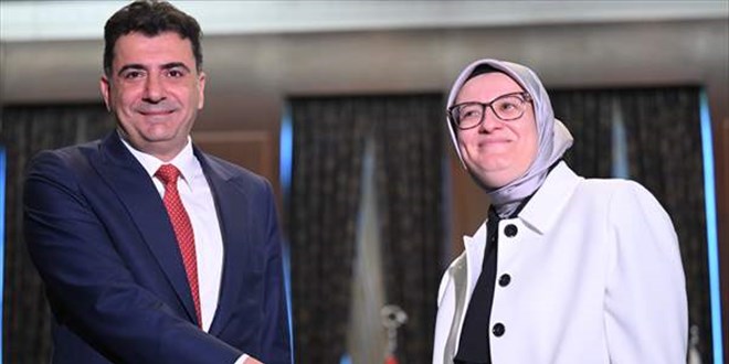 AK Parti'de bayramlaşma töreni