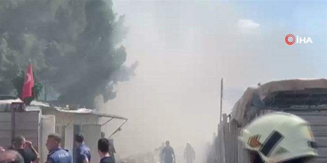 Geri dönüşüm tesisinde yangın çıktıx Marmaray seferleri durdu