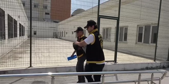 Adana'da otomobilden rastgele ateş edilmesi sonucu 15 yaşındaki çocuk öldü