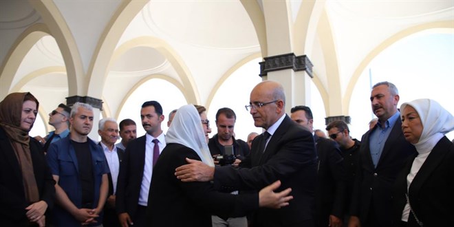 Fatma Şahin'in babasının cenazesi toprağa verildi