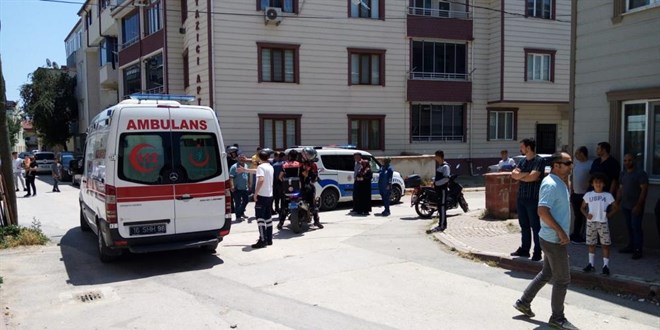 Bursa'da akrabalar arasında kavga: 3'ü polis 6 yaralı