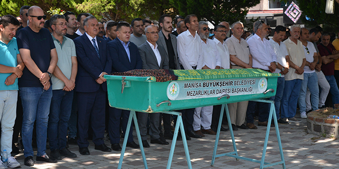 Manisa'da otomobilin çarptığı öğretmen hayatını kaybetti