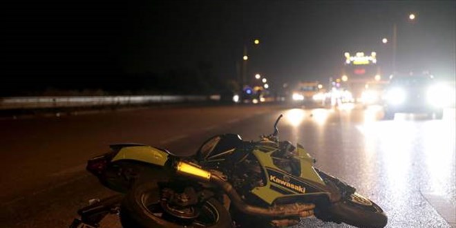 Bursa'da devrilen motosikletteki iki kii hayatn kaybetti