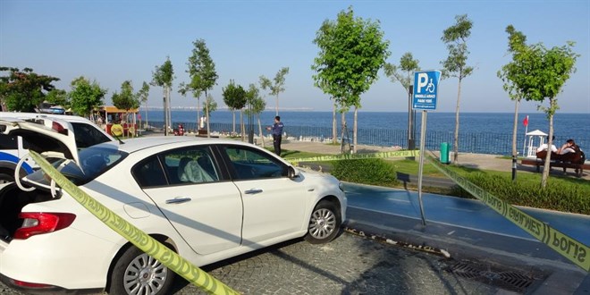 Park halindeki kiralık otomobilde cesedi bulundu