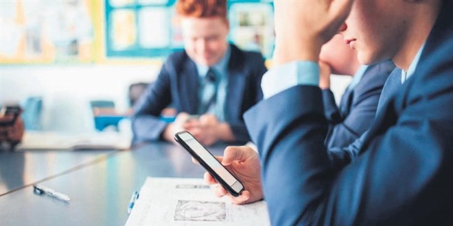 Avrupa, okullarda telefonu yasaklıyor