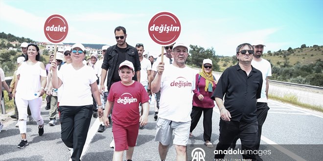Tanju Özcan, 5. günde yürüyüşüne 'Ankara İl Sınırı' tabelası önünden başladı