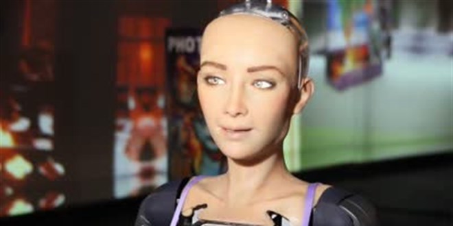 Dnyada vatandala kabul edilen ilk robot Sophia, Antalya'da tantld