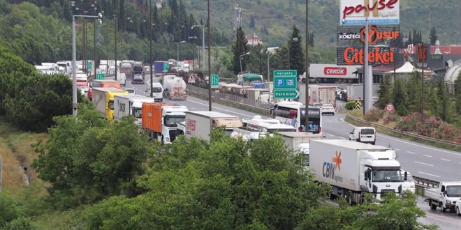 Anadolu Otoyolu'nda 13 aracn kart kaza ulam aksatt