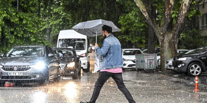 Meteoroloji'den 3 bölge için sağanak ve fırtına uyarısı