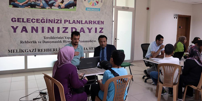Öğretmenler öğrencilerin geleceği için mesaide
