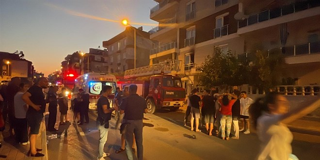 Antalya'da bir dairede kan yangnda 4' ocuk 5 kii dumandan etkilendi
