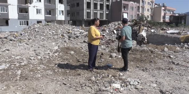 Depremde bulunamayan oğlundan 5 aydır gelecek iyi haberi bekliyor